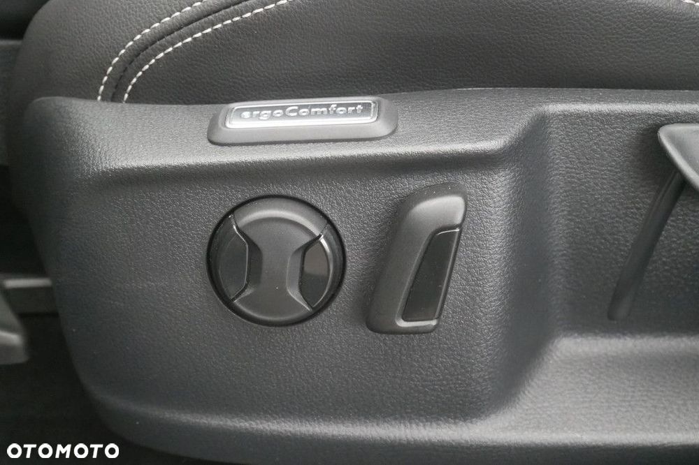 Volkswagen Passat Variant 2.0 TSI Elegance DSG - 33