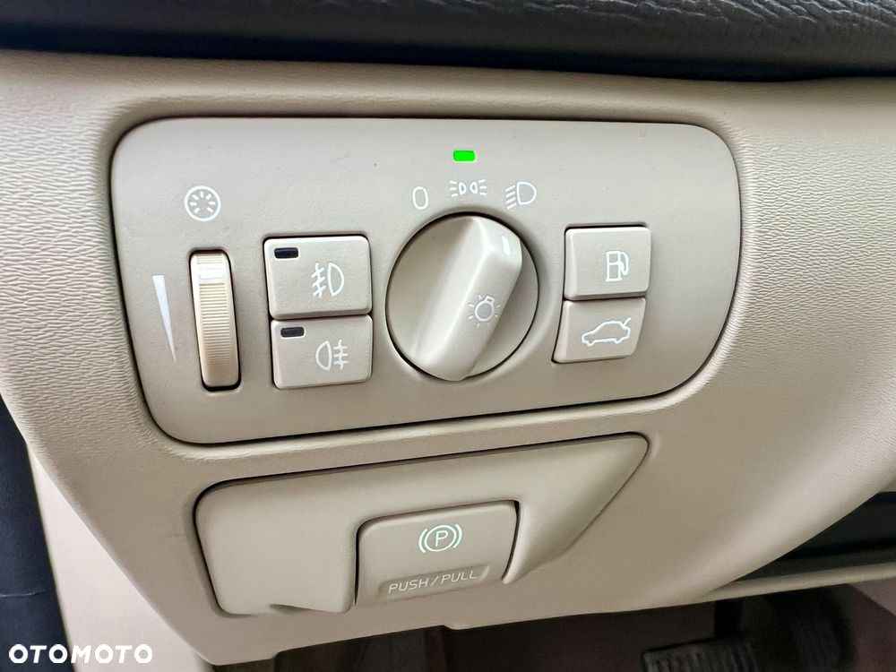 Volvo XC 60 2.4D Momentum - 12