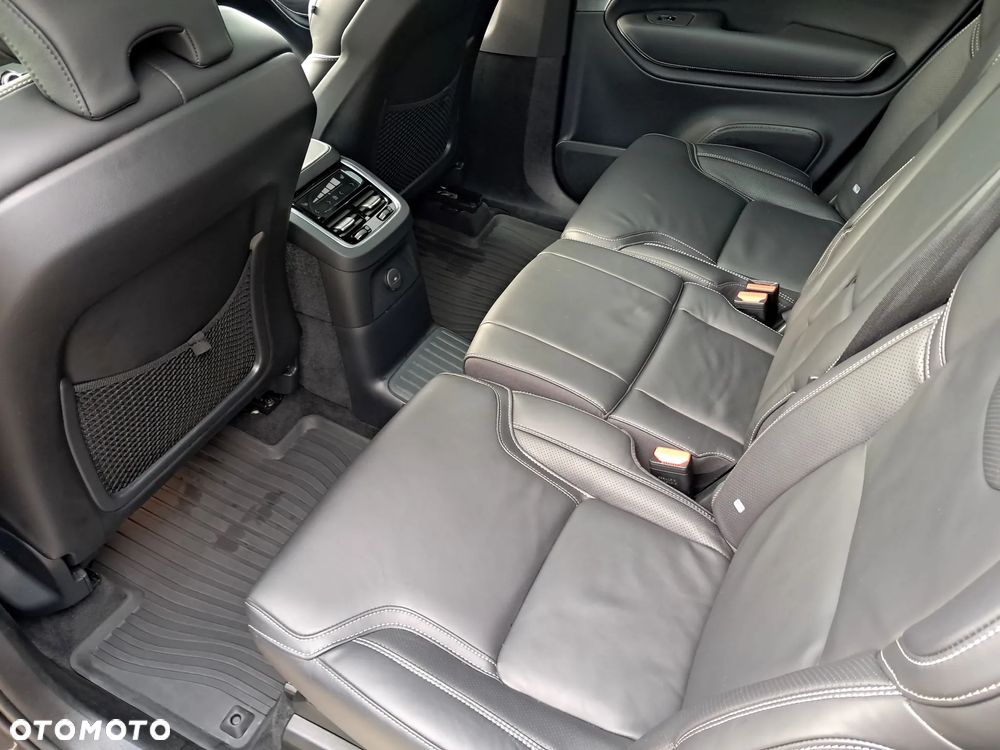Volvo XC 90 T8 AWD Plug-In Hybrid Ultimate Dark 7os - 16