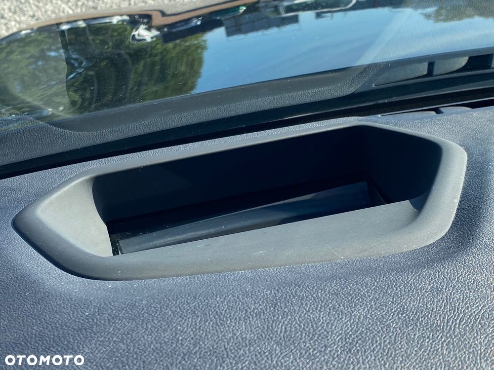 BMW Seria 5 M550i xDrive sport - 34