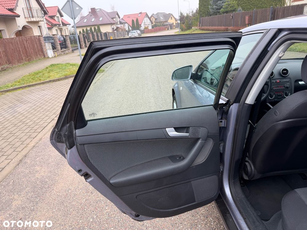 Audi A3 Sportback 1.6 FSI Ambiente - 17