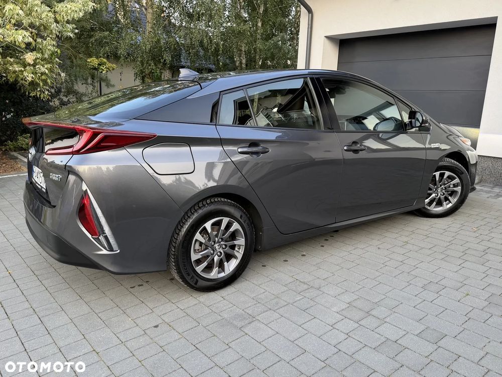 Toyota Prius Hybrid Executive - 24