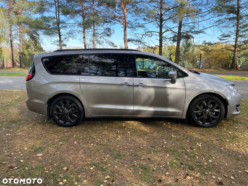 Chrysler Pacifica - 22