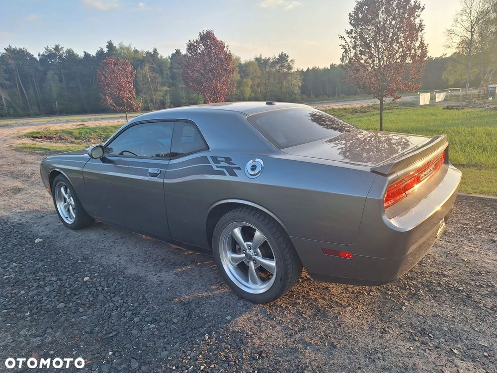 Dodge Challenger - 12