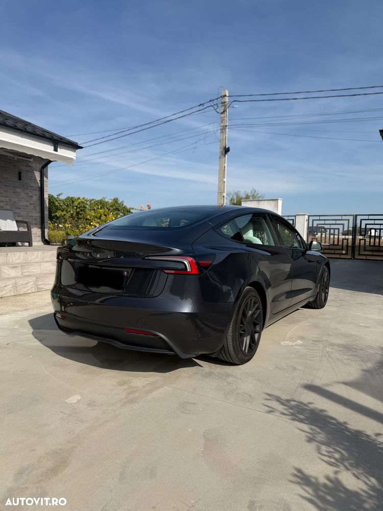 Tesla Model 3 2023 photo 4