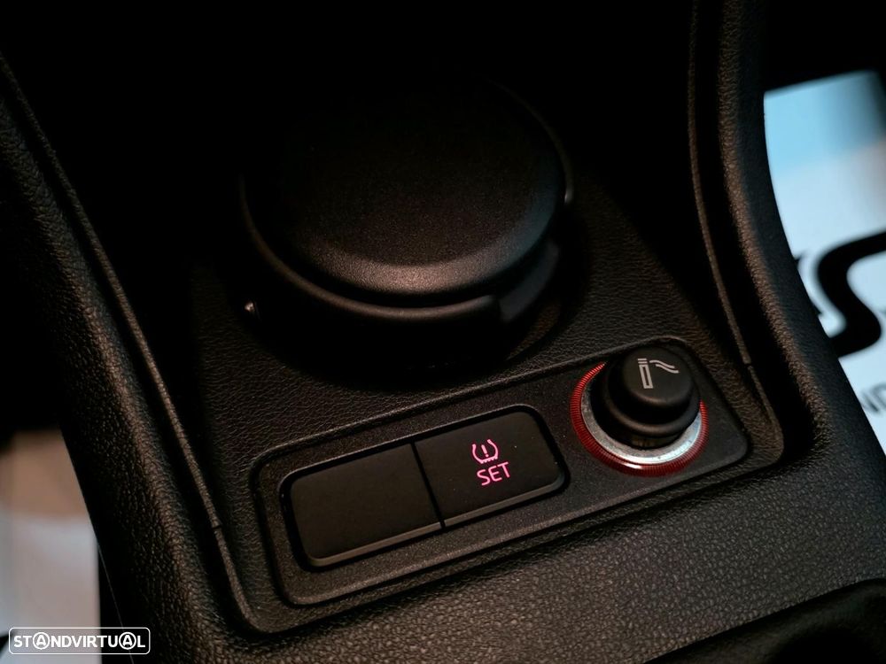 VW Up! 1.0 Move Color - 24