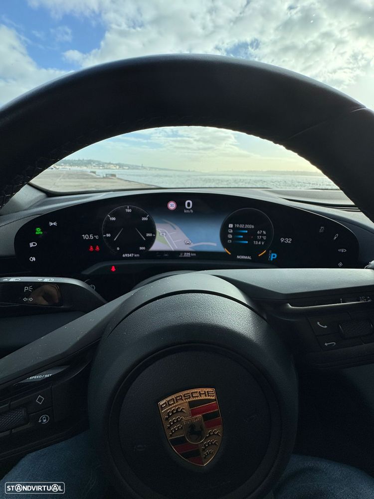 Porsche Taycan 4S - 10