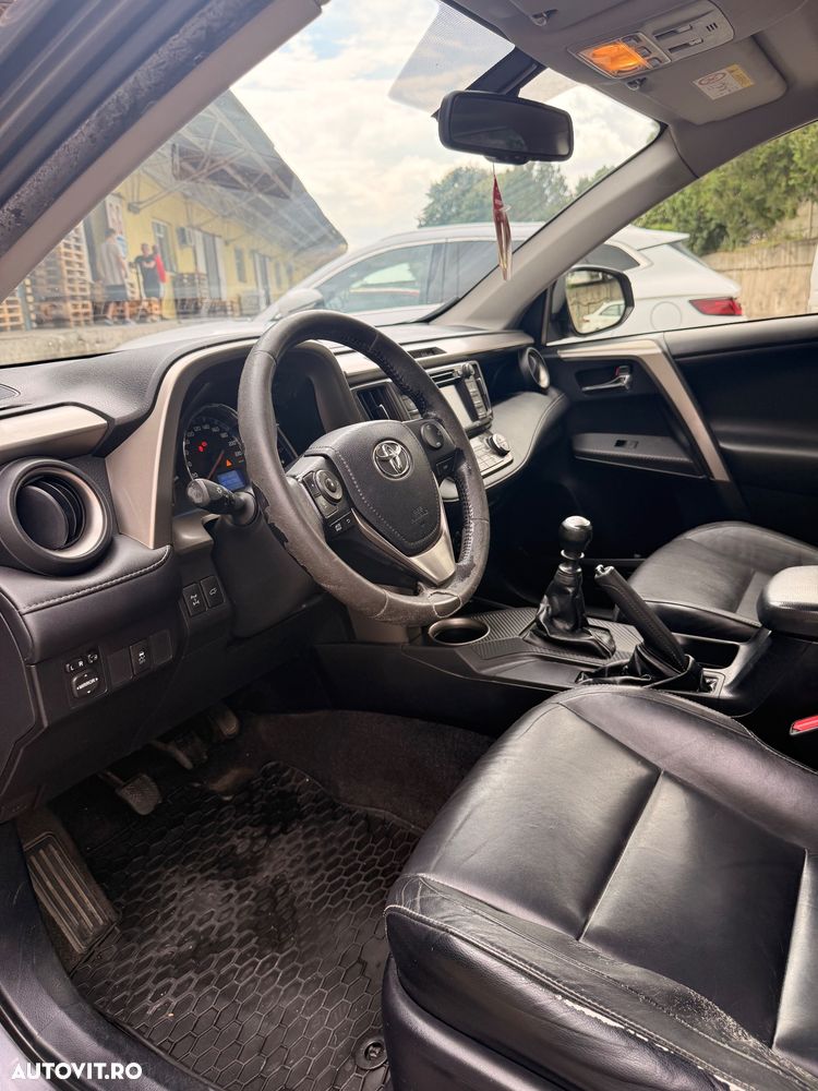 Toyota RAV4 2.2 D-4D Luxury - 22