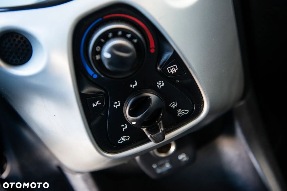 Toyota Aygo x-play Eco - 16