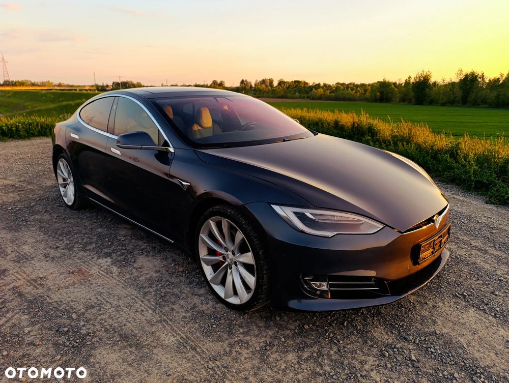 Tesla Model S - 31