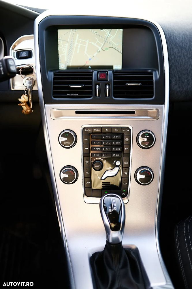 Volvo XC 60 D3 Geartronic Momentum - 17