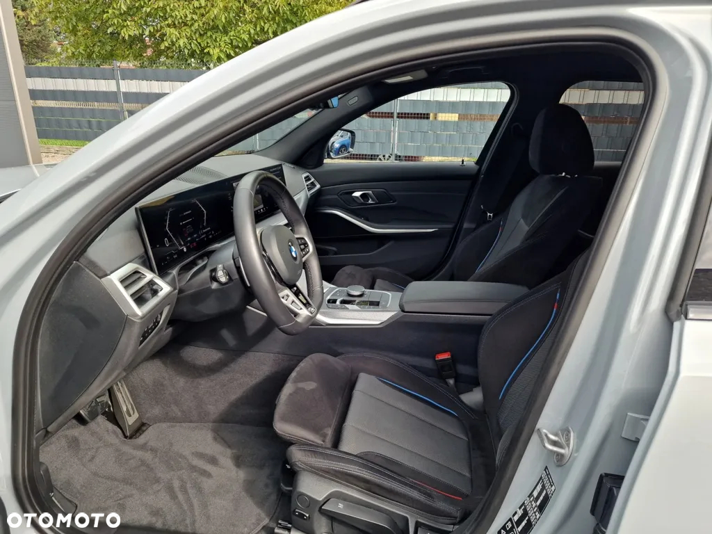 BMW Seria 3 330i xDrive M Sport - 22
