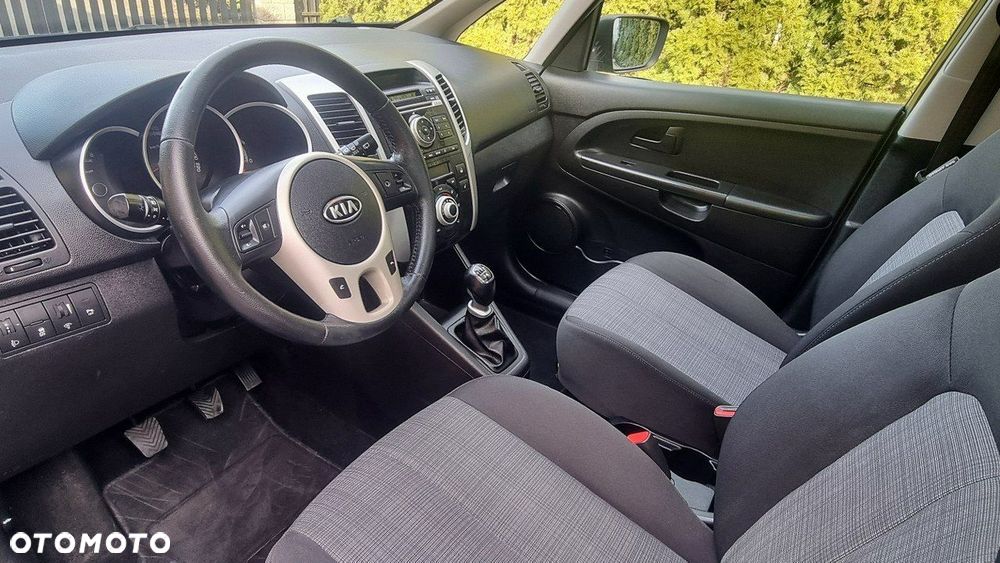 Kia Venga - 11