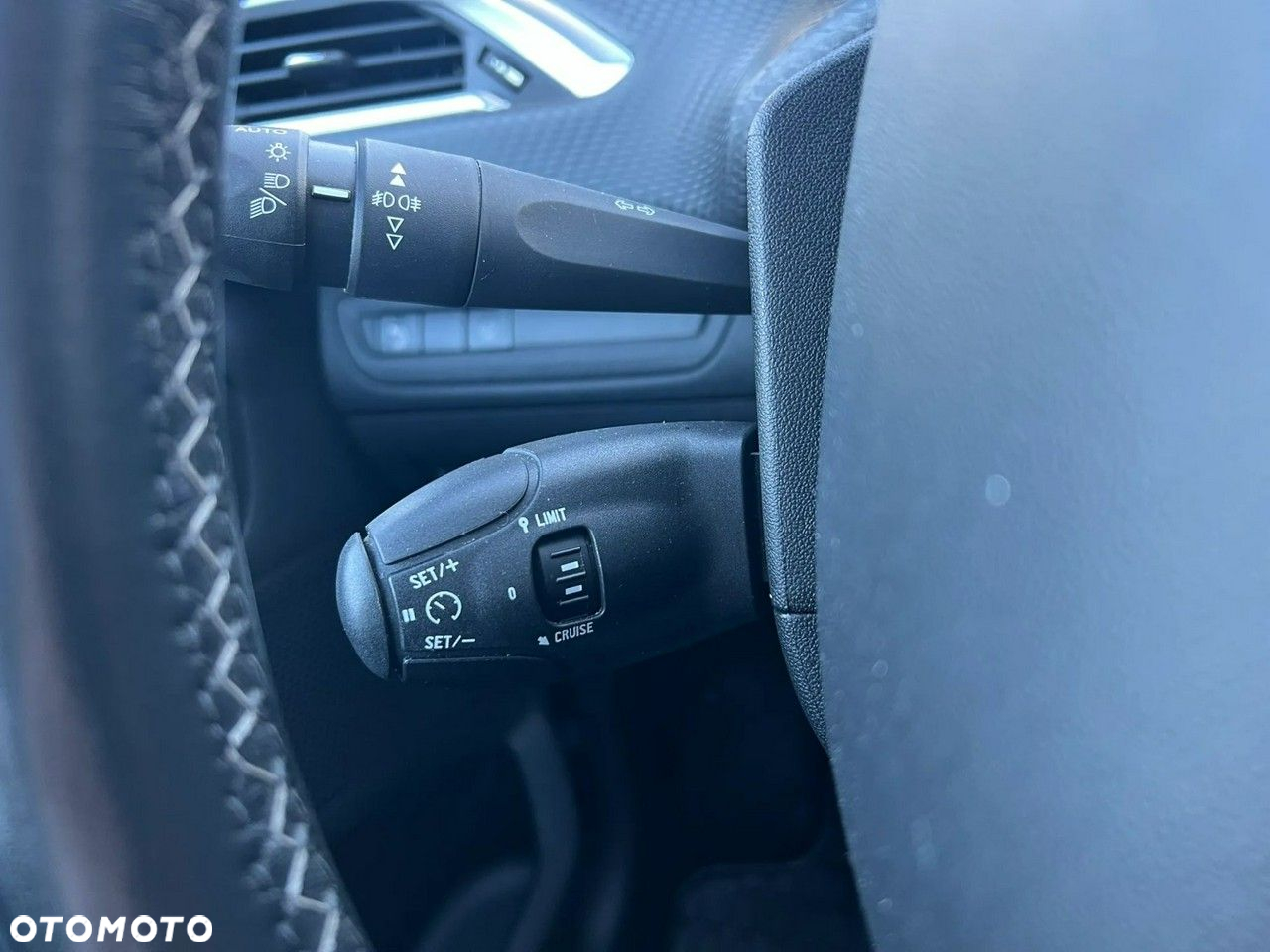 Peugeot 208 1.2 PureTech GPF Allure S&S EAT6 - 33
