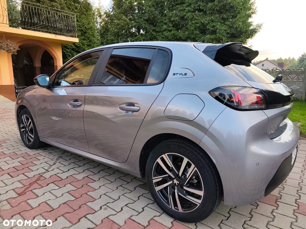 Peugeot 208 PureTech 100 EAT8 Allure - 10