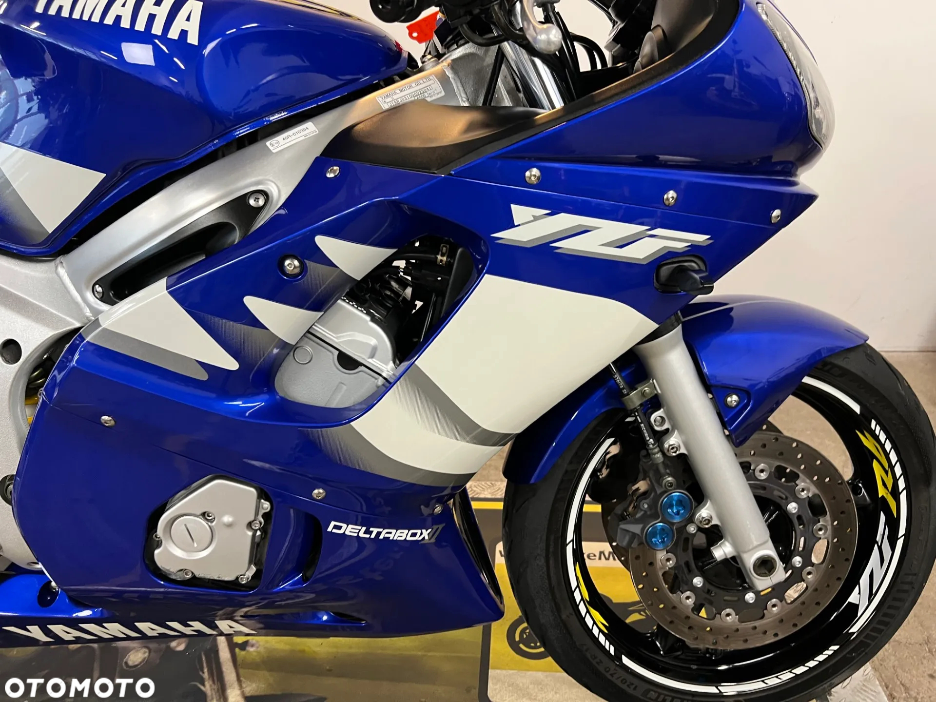 Yamaha R6 - 6