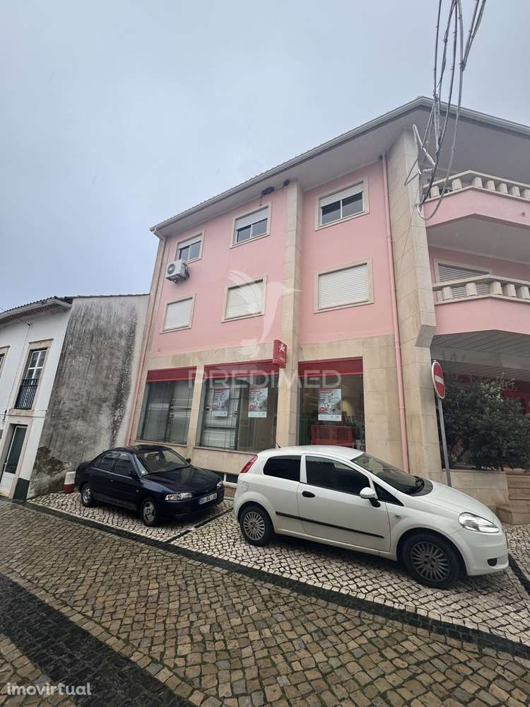 Escritório (com projeto para habitação para T1) - Grande imagem: 2/14