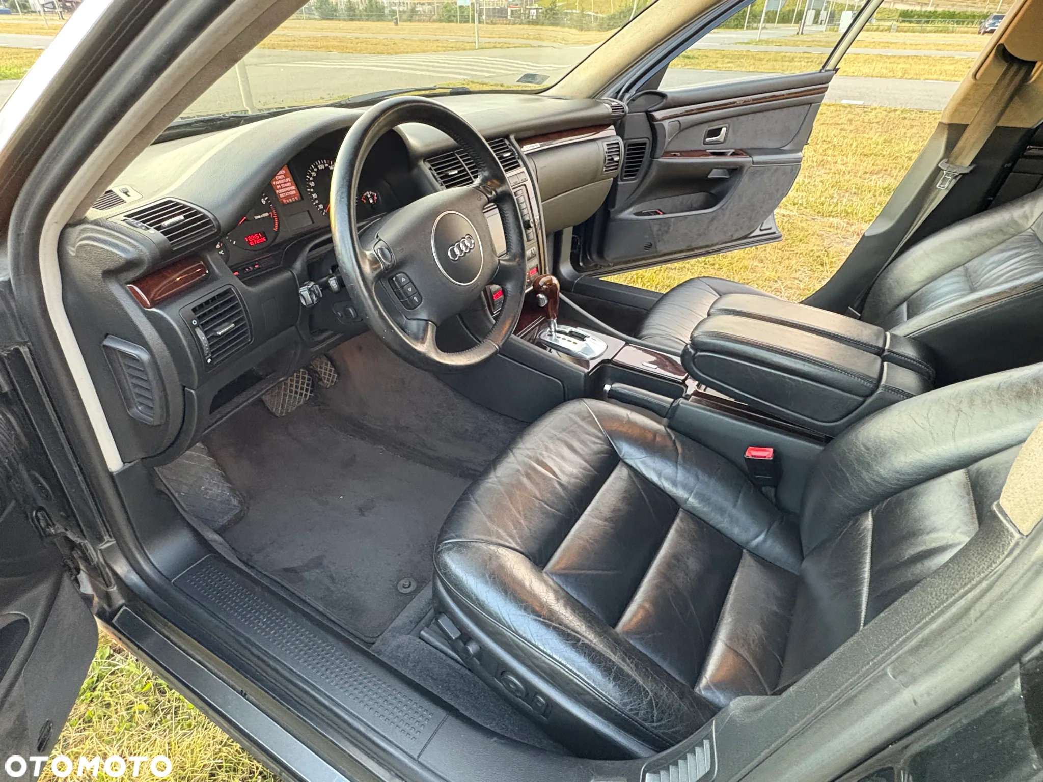 Audi A8 4.2 L Quattro - 22
