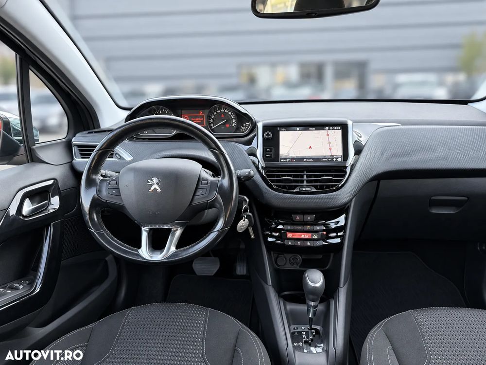 Peugeot 208 PureTech 110 Stop & Start EAT6 Allure - 3