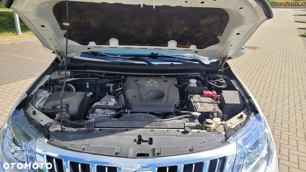 Mitsubishi L200 2.4 d DC Instyle Premiere Edition - 11