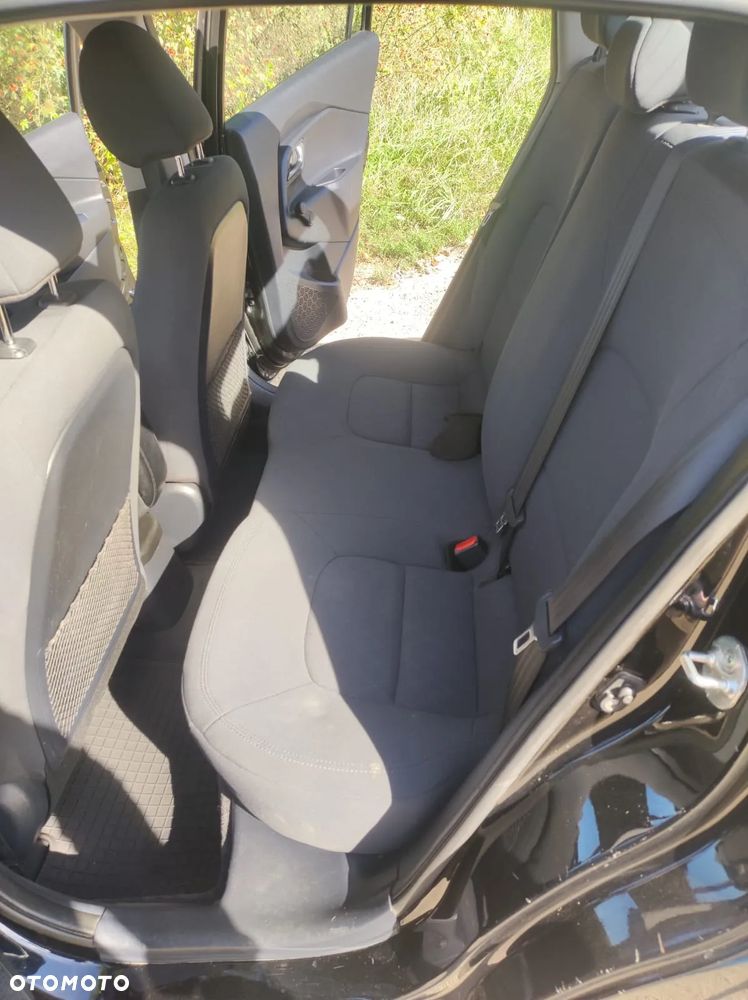 Kia Rio 1.4 L - 7