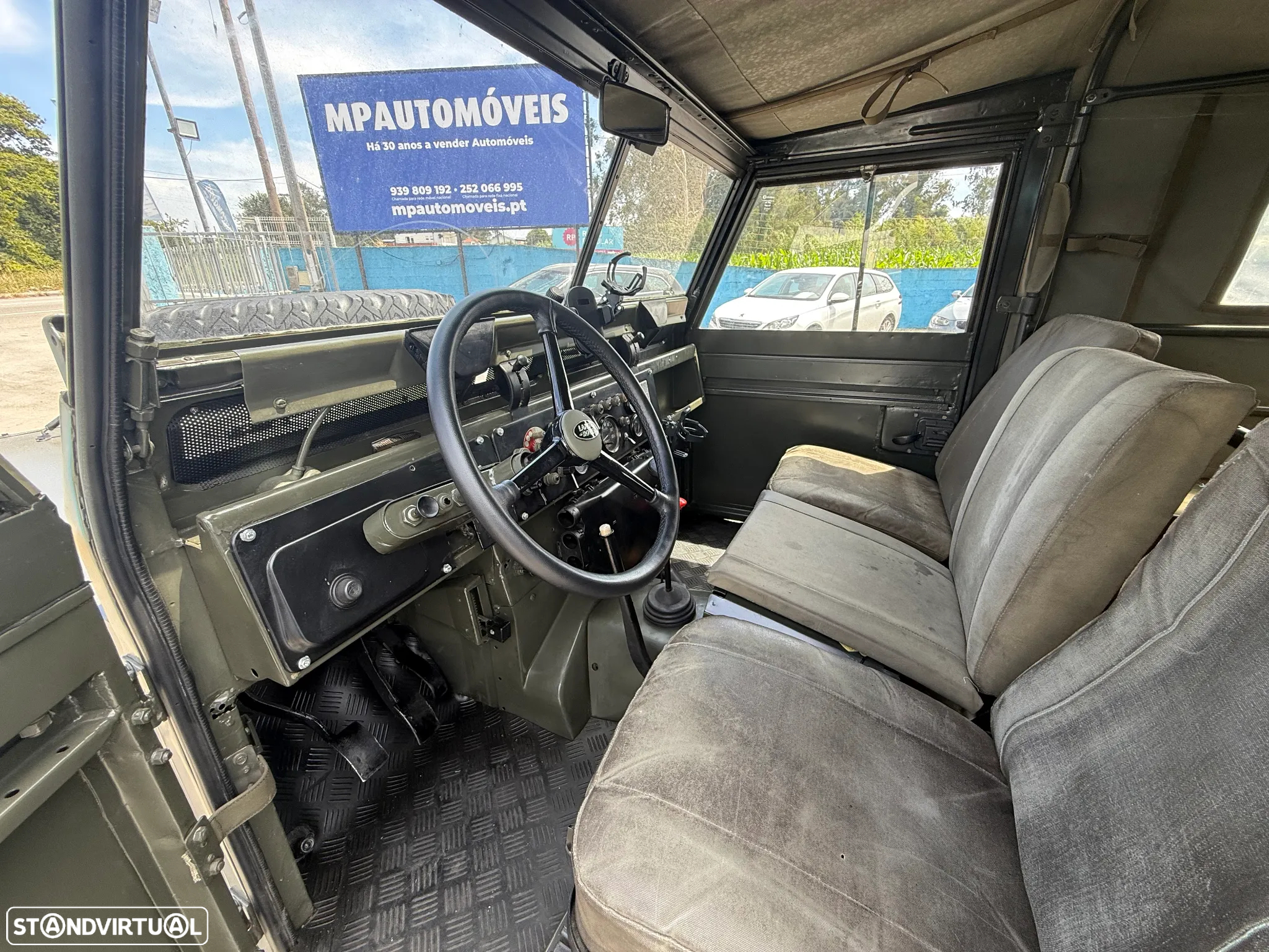 Land Rover Defender - 11