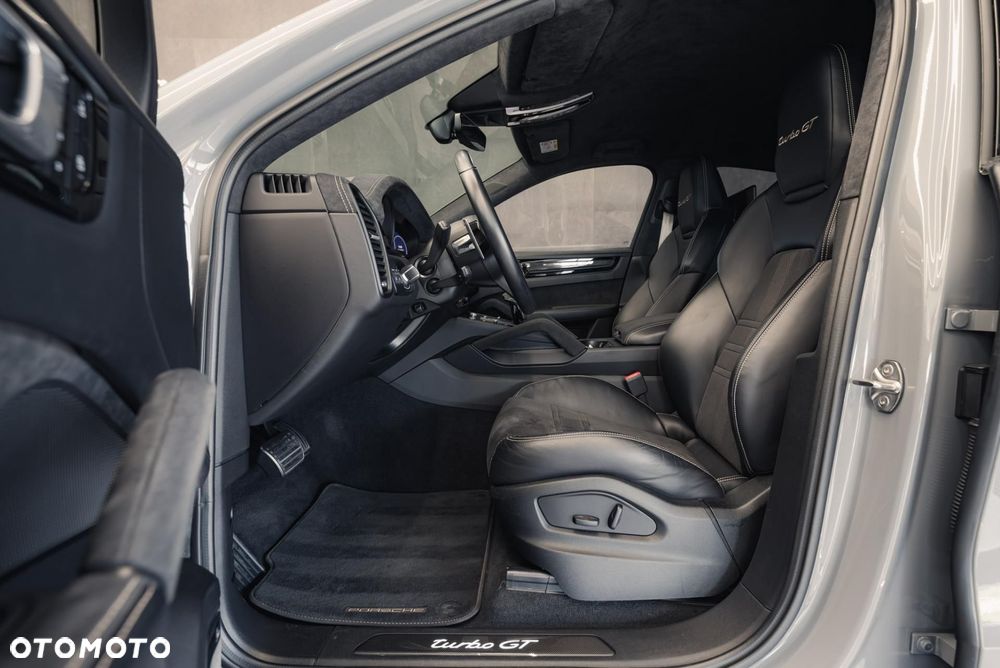 Porsche Cayenne Turbo GT - 14