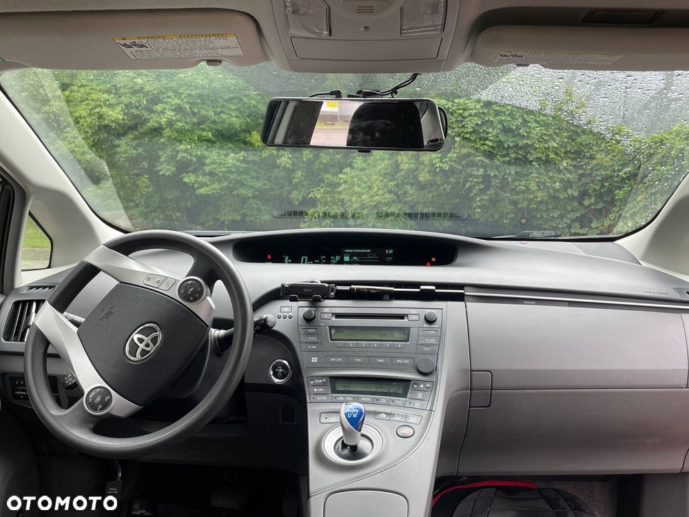 Toyota Prius (Hybrid) - 11