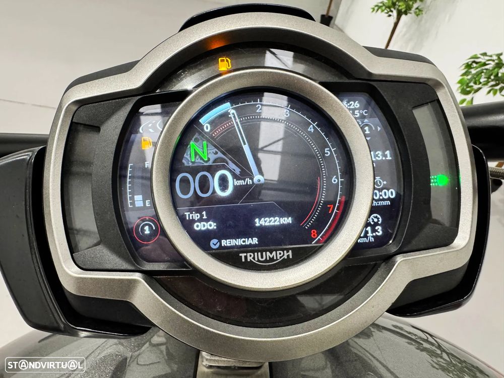 Triumph Rocket 3 R - 16