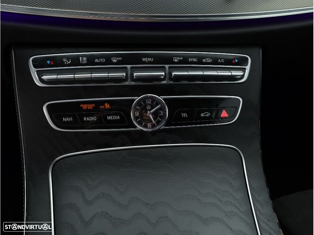 Mercedes-Benz E 300 d AMG Line 7L - 24