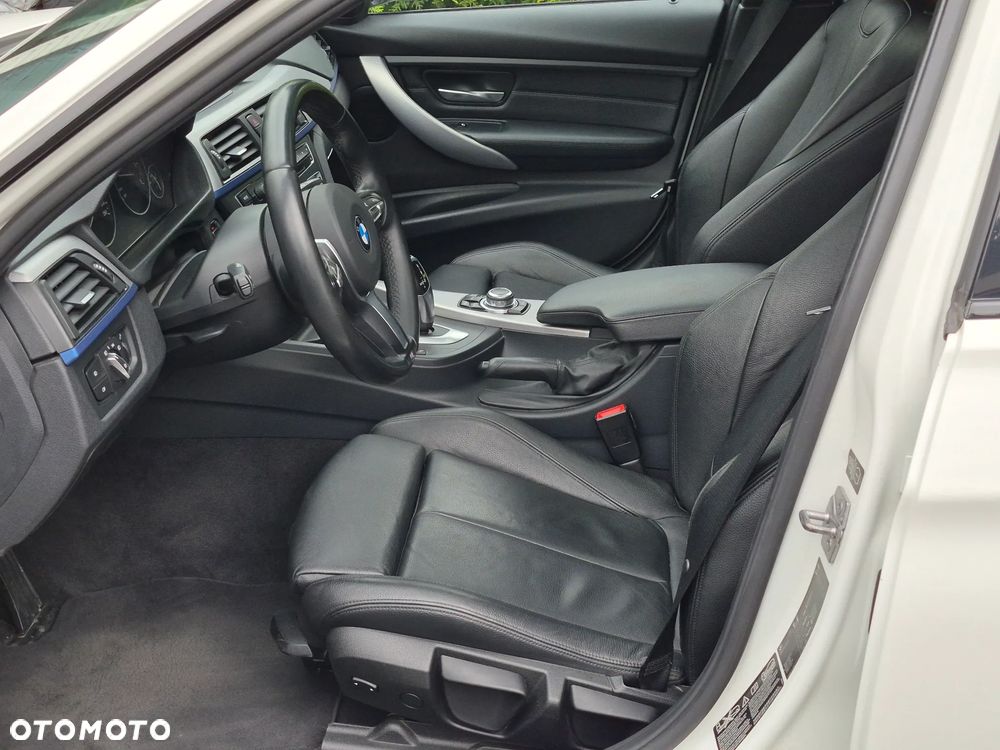 BMW Seria 3 320d xDrive - 11