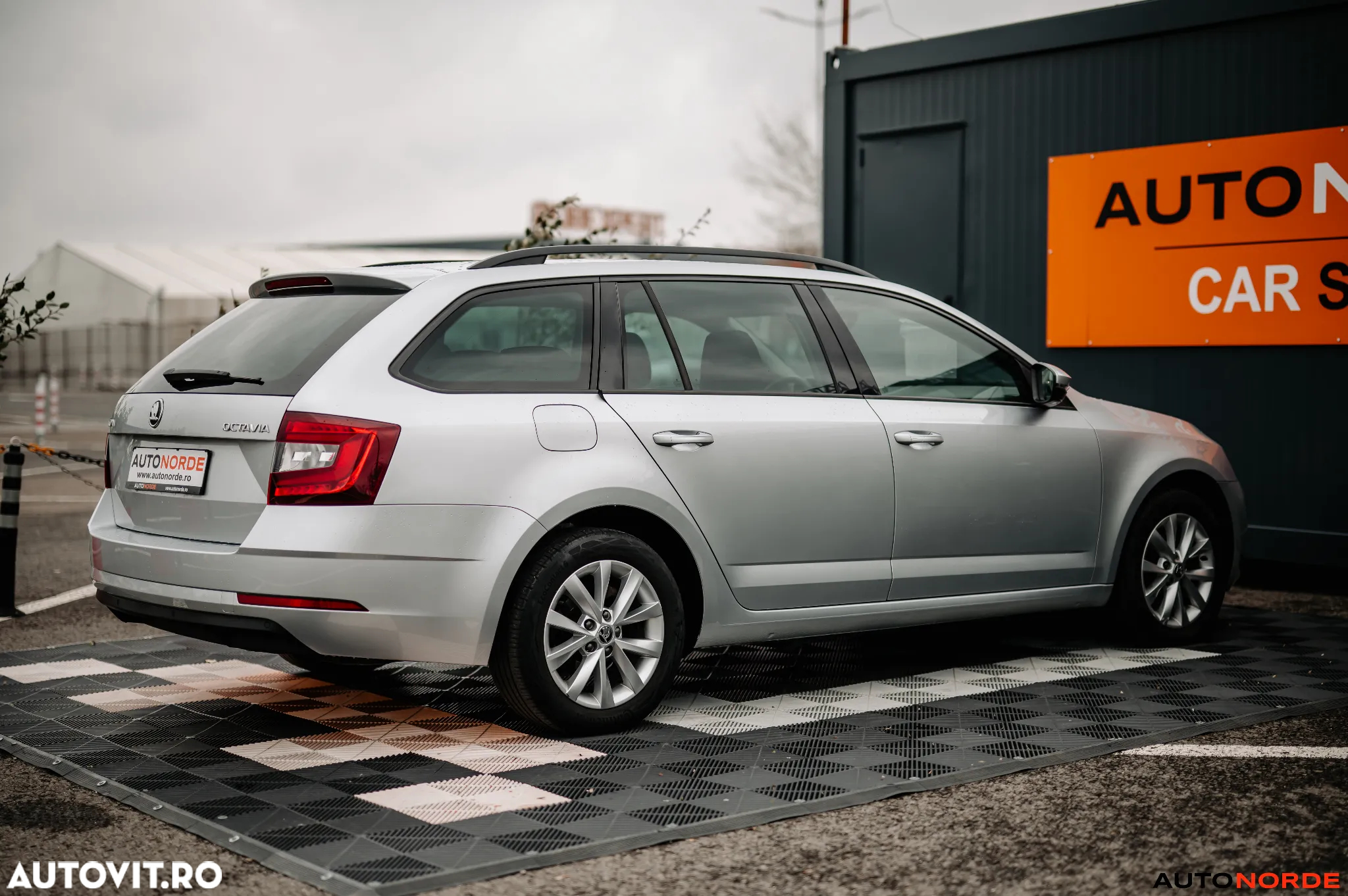 Skoda Octavia Combi Diesel 2.0 TDI DSG Style - 12