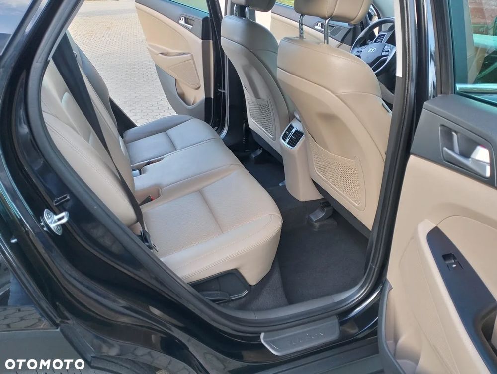 Hyundai Tucson 1.7 CRDI BlueDrive Style 2WD - 12
