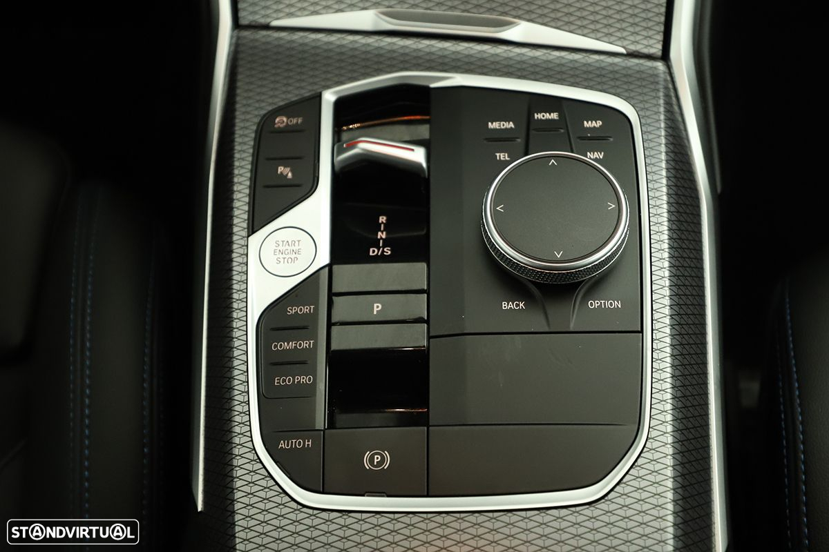BMW 320 d Touring Pack Desportivo M Auto - 13