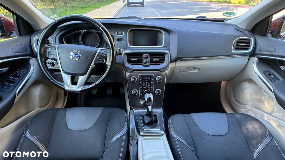 Volvo V40 D2 Momentum - 19