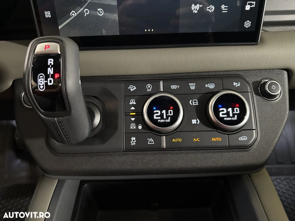 Land Rover Defender - 17