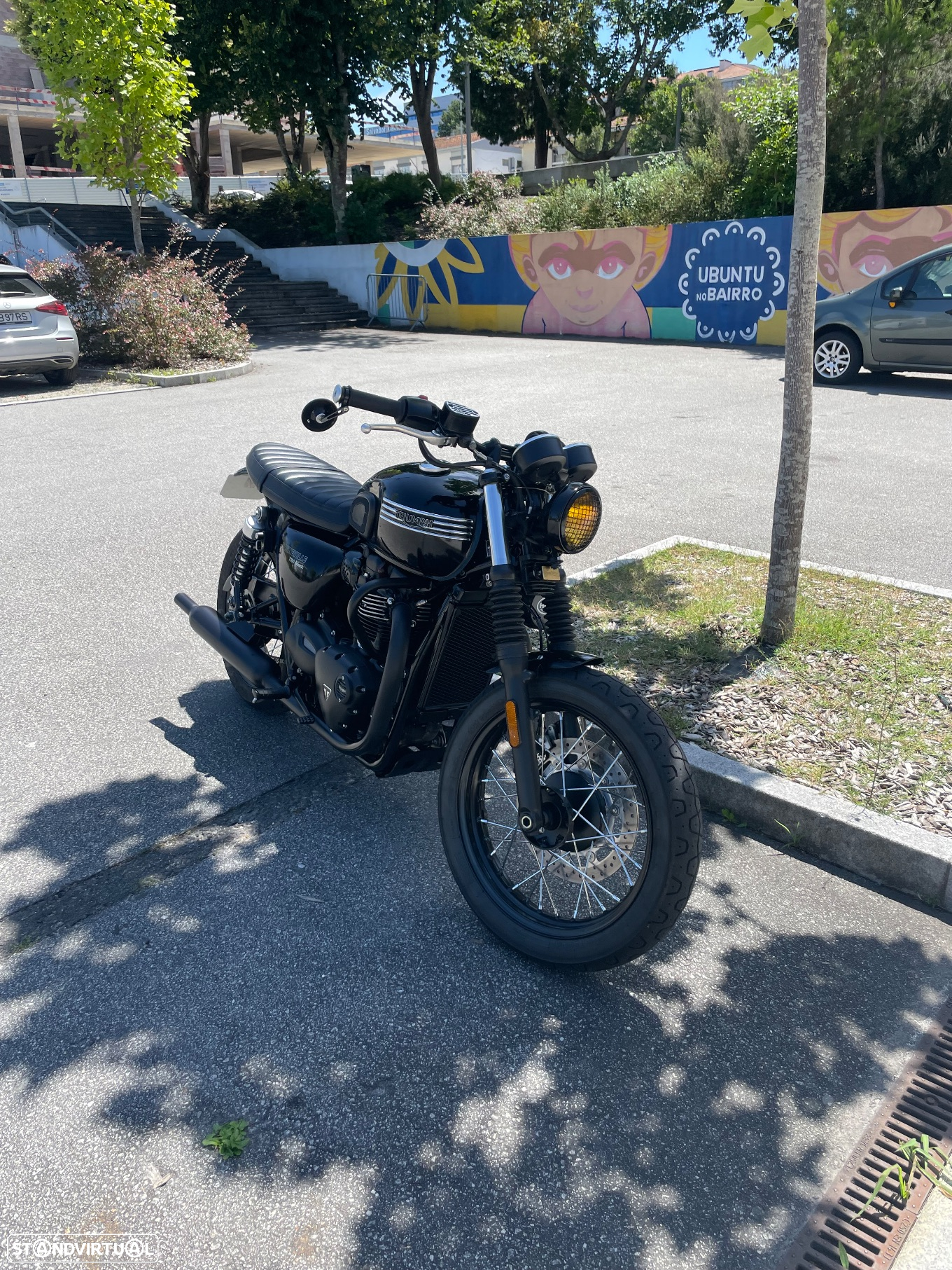 Triumph Bonneville Black - 6
