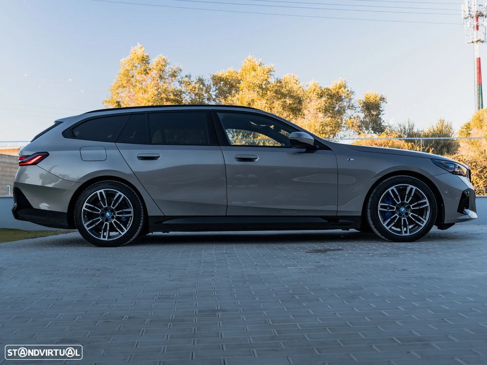 BMW i5 Touring eDrive40 - 45