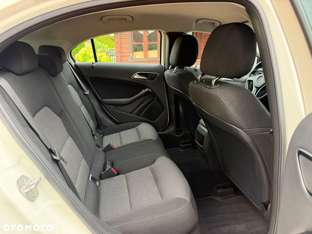 Mercedes-Benz Klasa A 180 (BlueEFFICIENCY) - 21