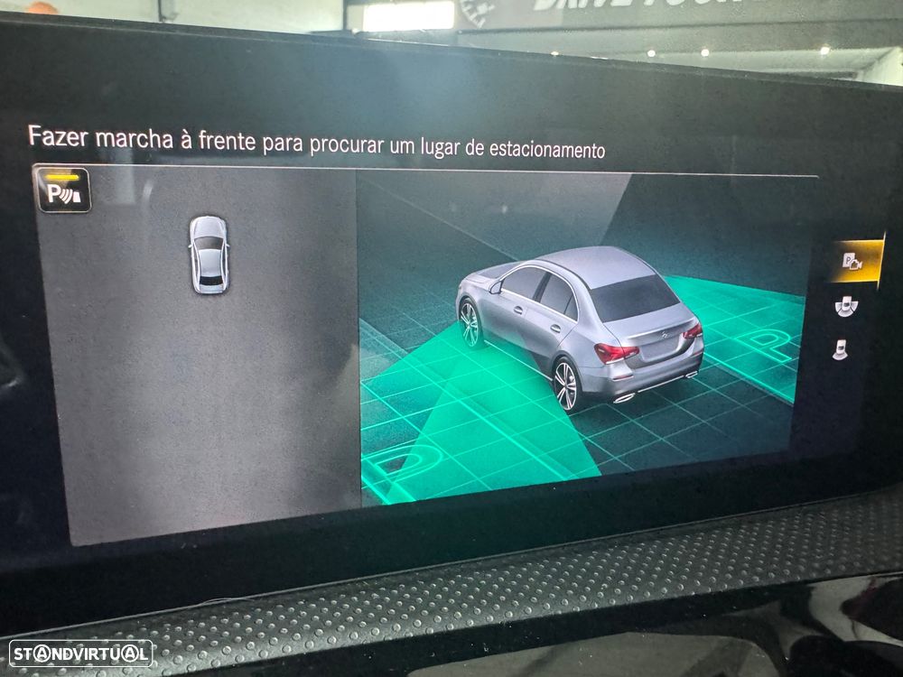 Mercedes-Benz A 250 Limousine e AMG Line - 21