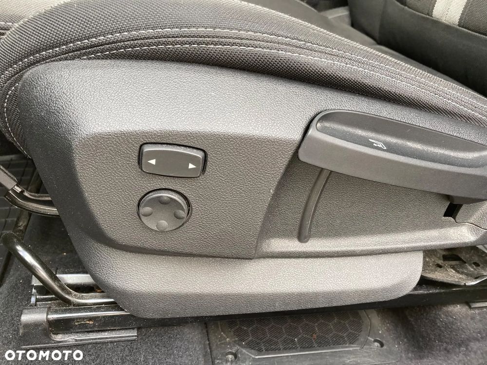BMW Seria 2 216d - 9