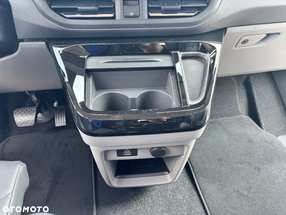 Ford Tourneo Custom - 24
