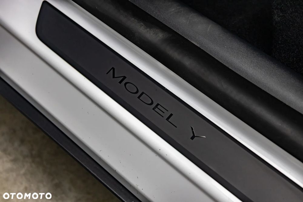 Tesla Model Y - 15