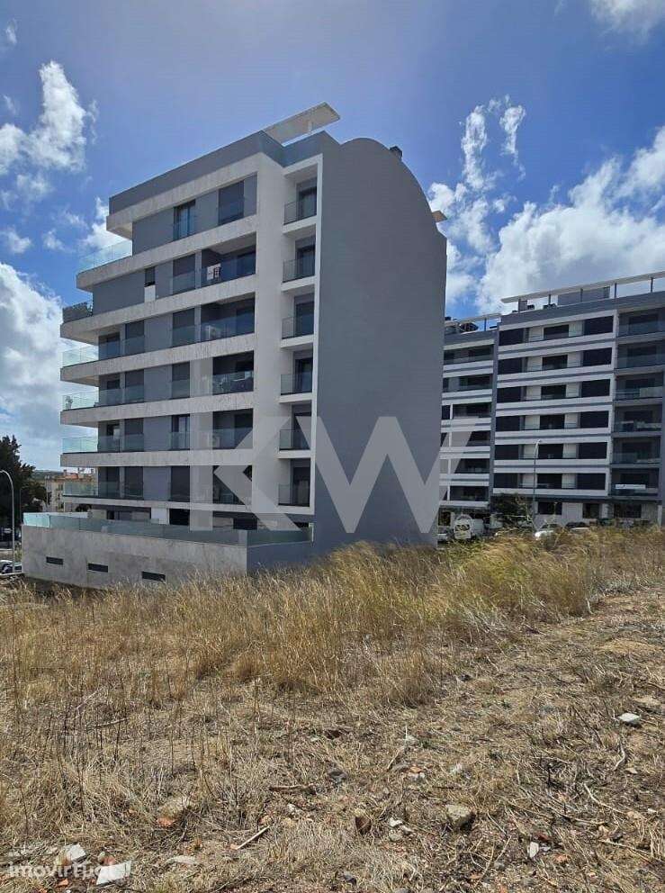 Lote de terreno com projeto aprovado e licença a pagamento na Amadora - Grande imagem: 5/11