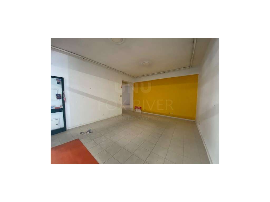 Loja para arrendamento no Centro Comercial Santa Luzia, em Santa Ma... - Grande imagem: 5/12