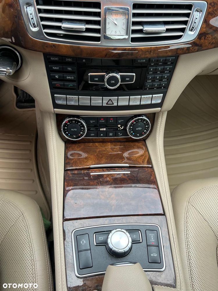Mercedes-Benz CLS 350 CDI 4-Matic BlueEff - 24
