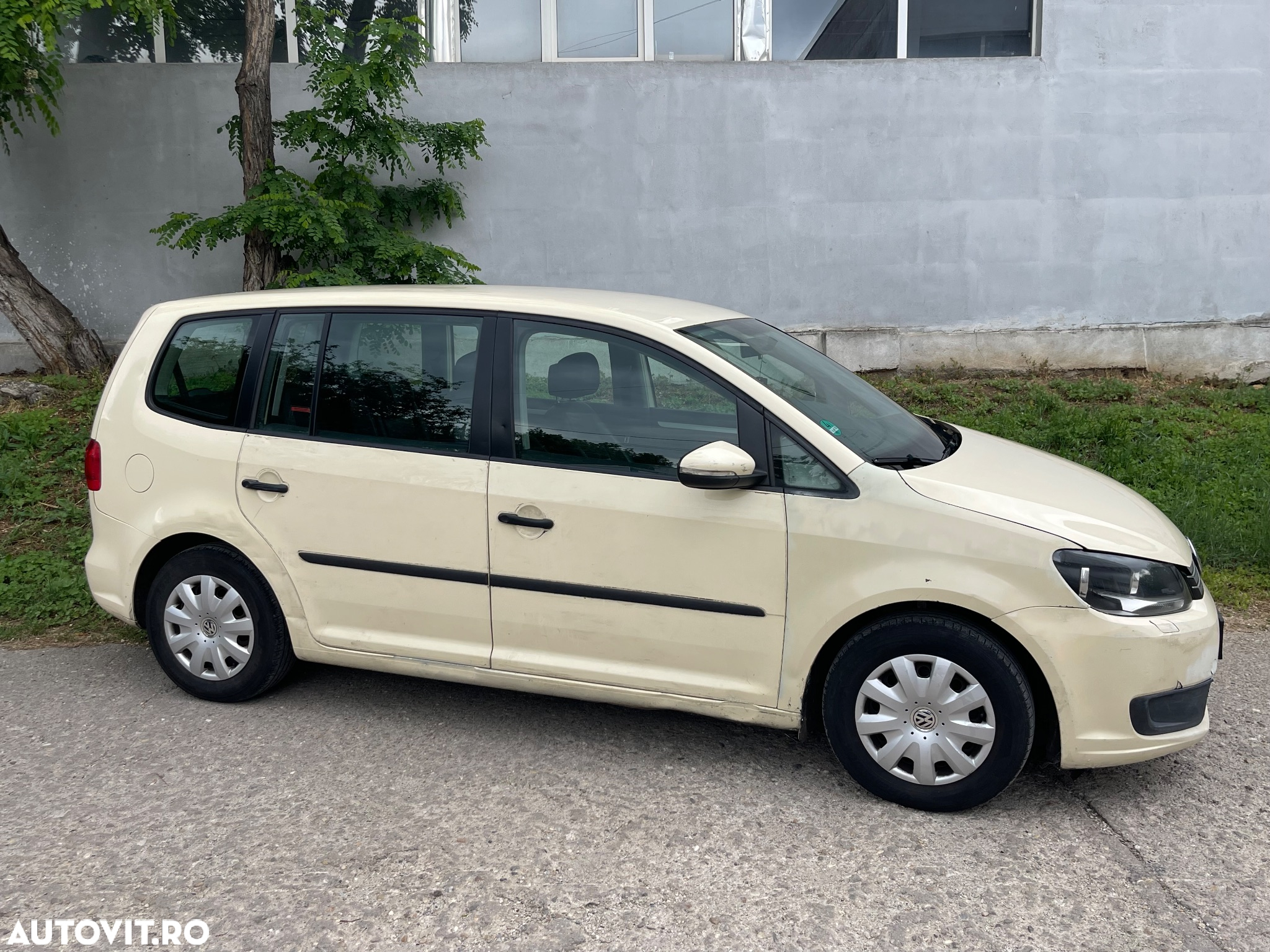 Volkswagen Touran 2.0 TDI DSG Comfortline - 4