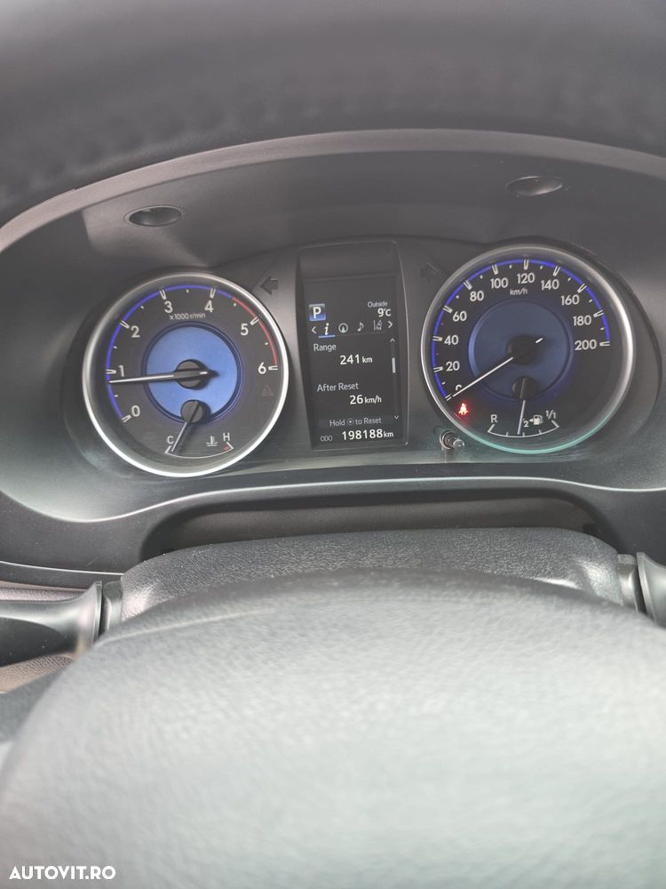 Toyota Hilux - 11