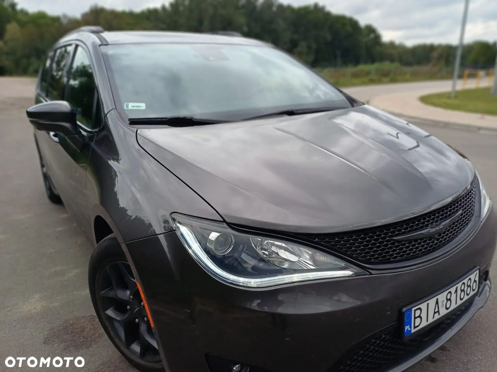 Chrysler Pacifica - 1