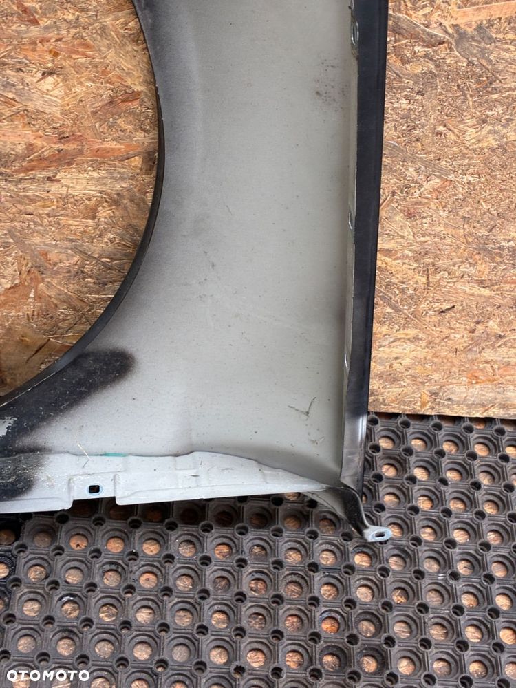 MERCEDES W245 BŁOTNIK PRZÓD PRZEDNI PRAWY CZARNY - 12